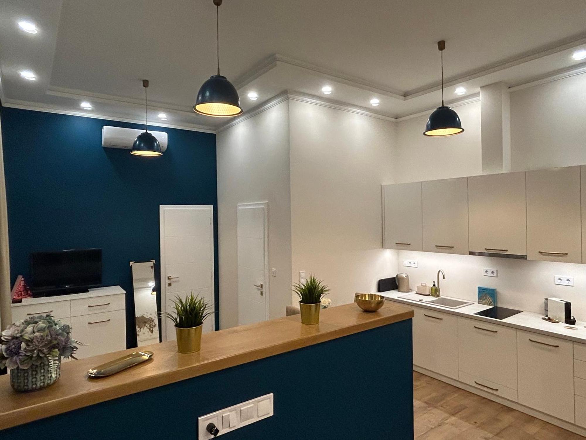 Turquoise Apartment *